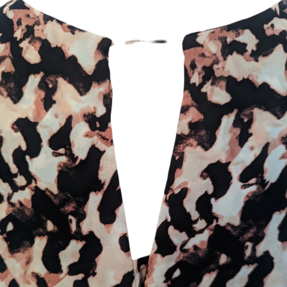 Women's | Sleeveless Blouse | Medium - Picture 6 of 9